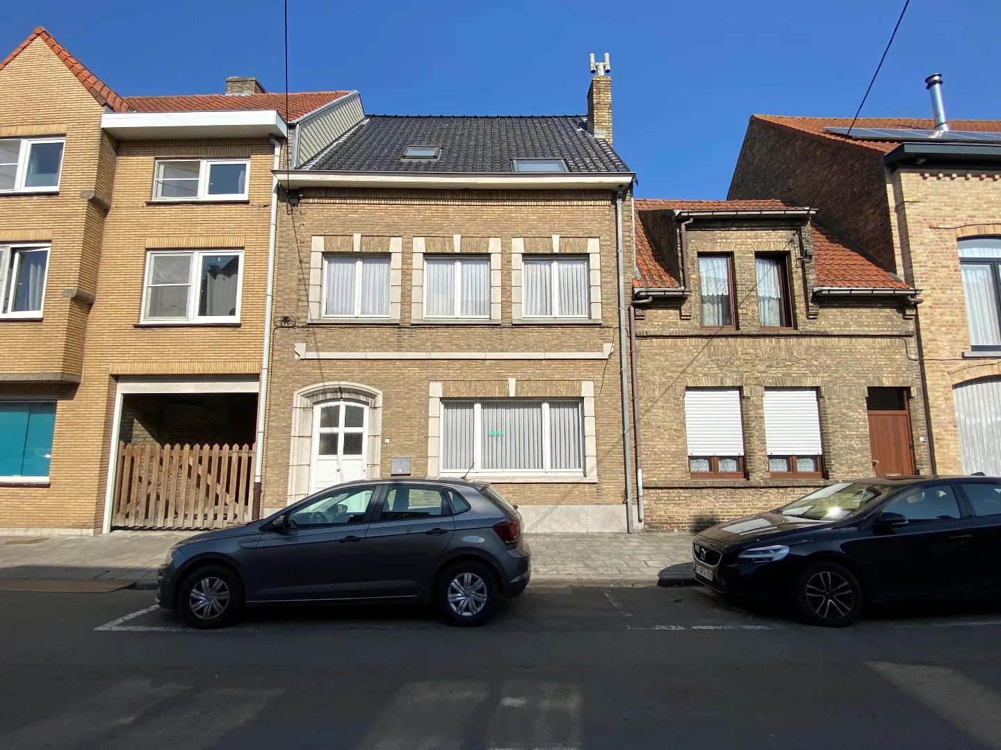 Ruime gezinswoning met 3 slaapkamers te Nieuwpoort-Stad.