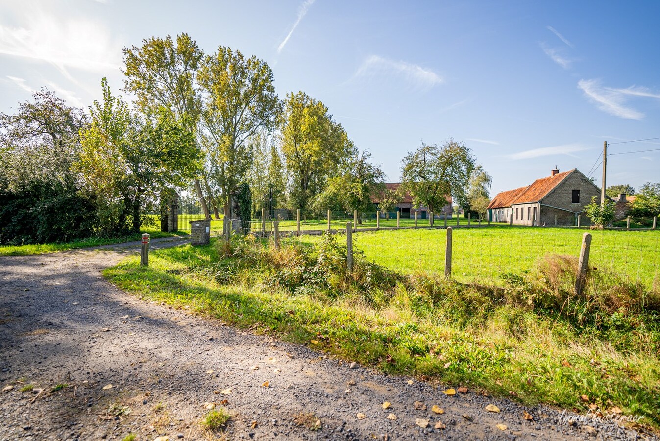 Idyllisch gelegen te renoveren hoeve te Deinze op ca. 6 ha 