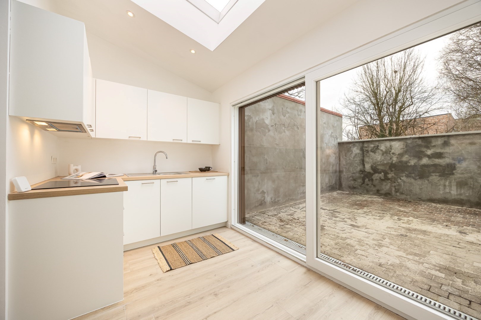 Gerenoveerde rijwoning met 3 slaapkamers 