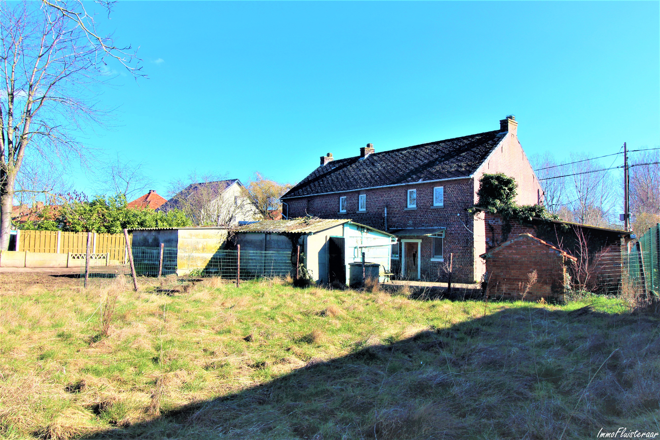 Maison &#224; r&#233;nover (1900-1950) avec annexes et pr&#233;s sur plus de 60a &#224; Geetbets (Brabant Flamand) 