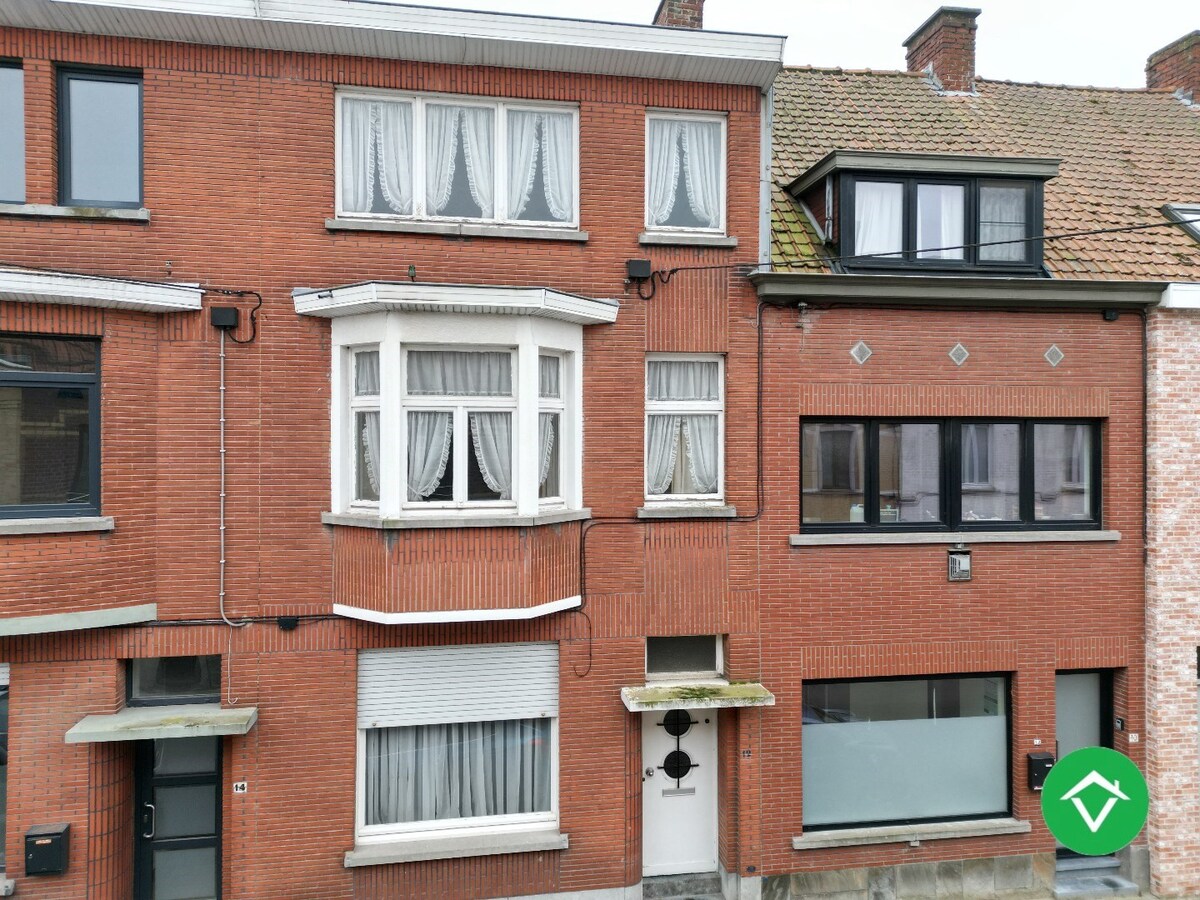 Rijwoning met 3 slaapkamers en tuin op centrale ligging te Roeselare 