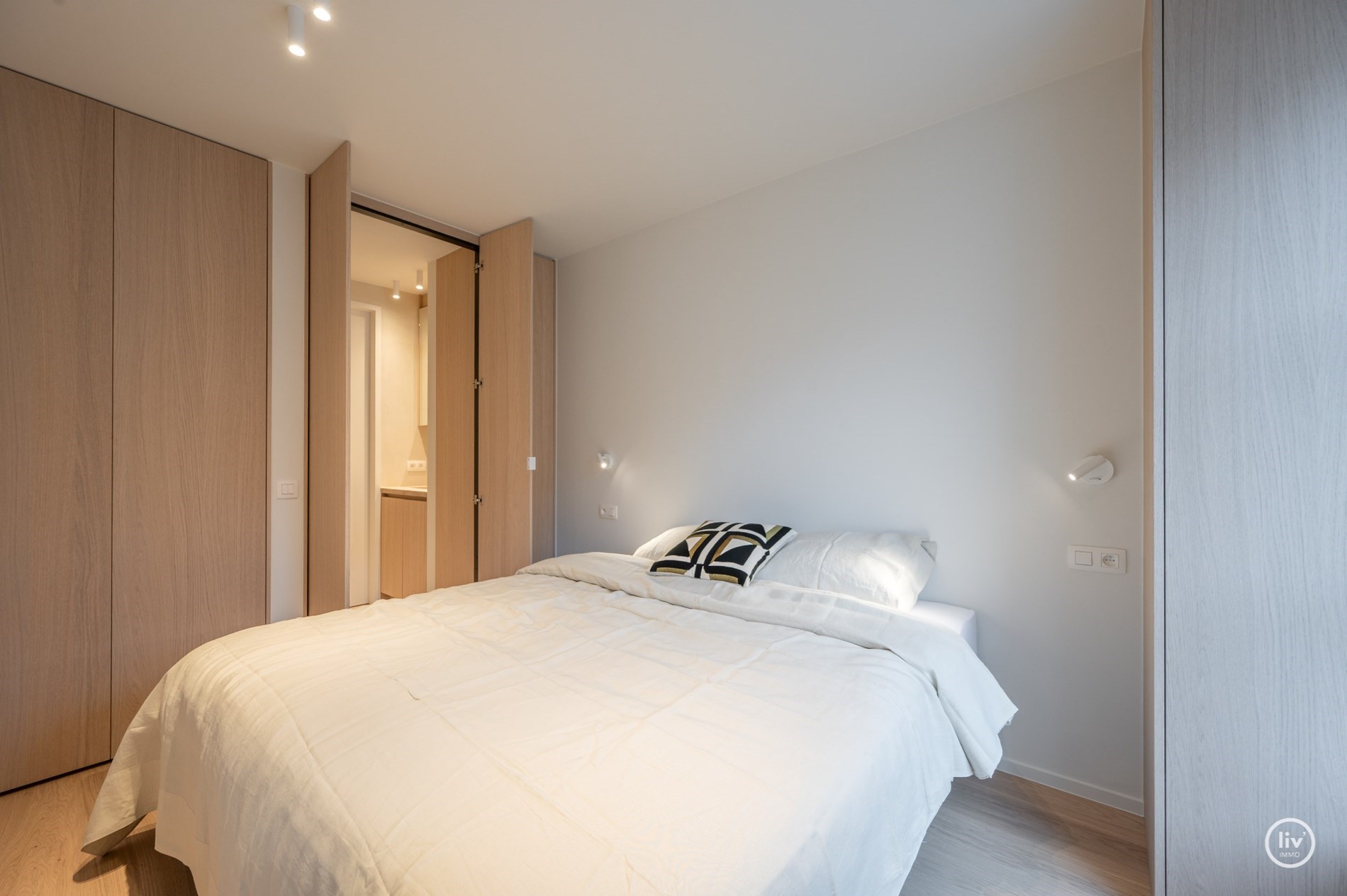 OPENDEURDAG Zaterdag 05/07 - tussen 10u-12u (Elizabetlaan 102): Prachtig gerenoveerd 3 slaapkamerappartement met aangenaam zonneterras gelegen vlakbij de Lippenslaan te Knokke. 