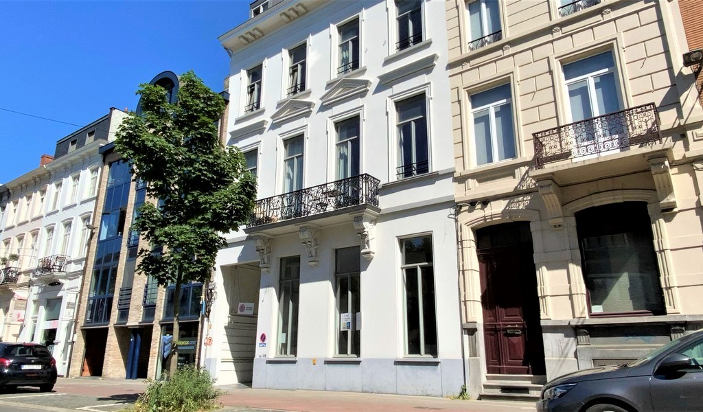 Handelsruimte te huur aan Kortrijksesteenweg in Gent