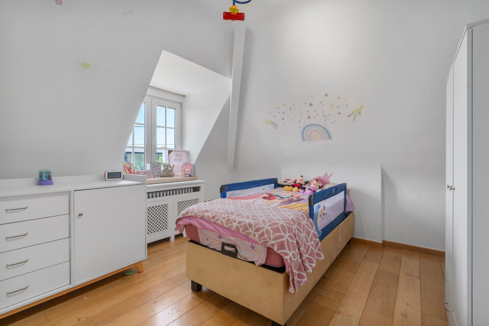 Stijlvolle villa met 5 slaapkamers op mooi perceel van 1325m&#178; 