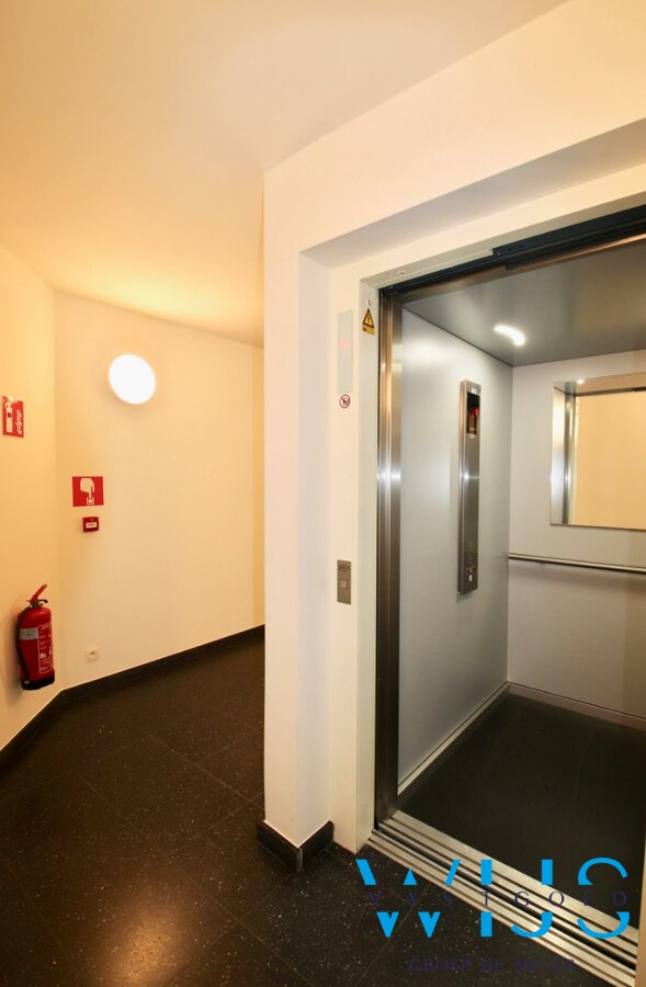 Instapklaar appartement met ruim zonneterras &amp; garage te Evergem ! 