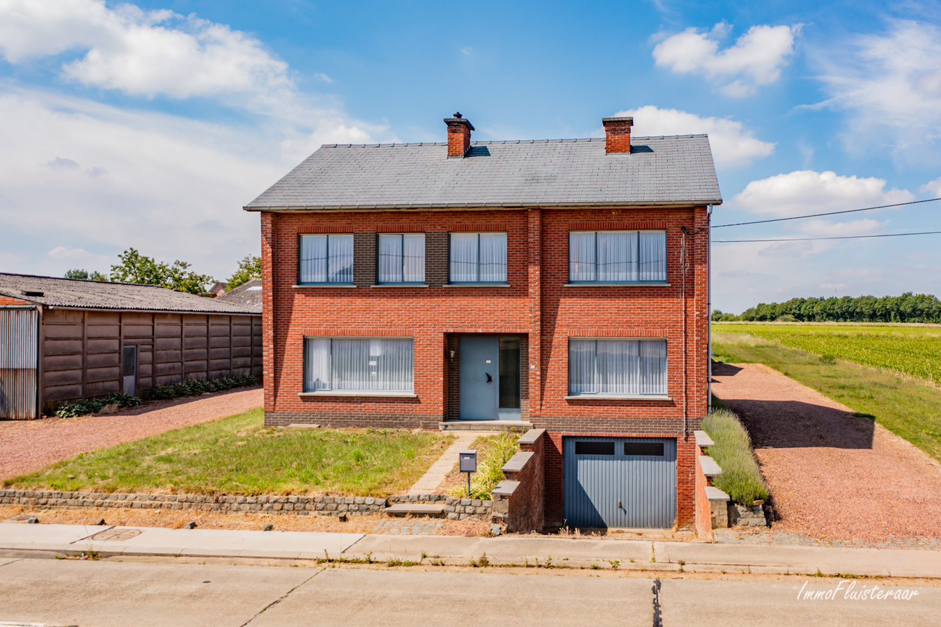 Ruime woning met grote loodsen/bijgebouwen op ca. 70a te Gelrode (Vlaams-Brabant) 