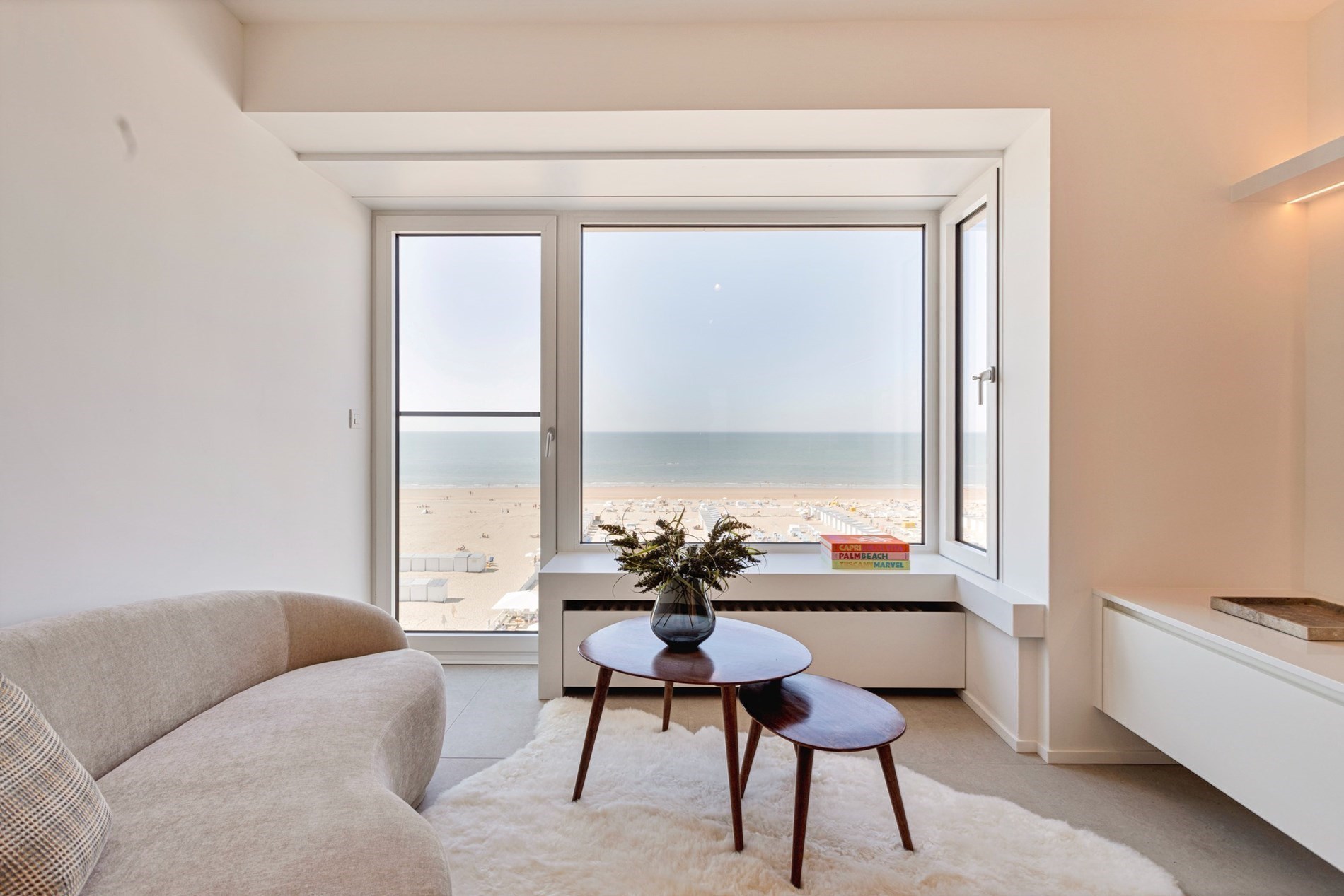 Appartement de vacances confortable et magnifiquement r&#233;nov&#233; avec vue frontale sur la mer. 