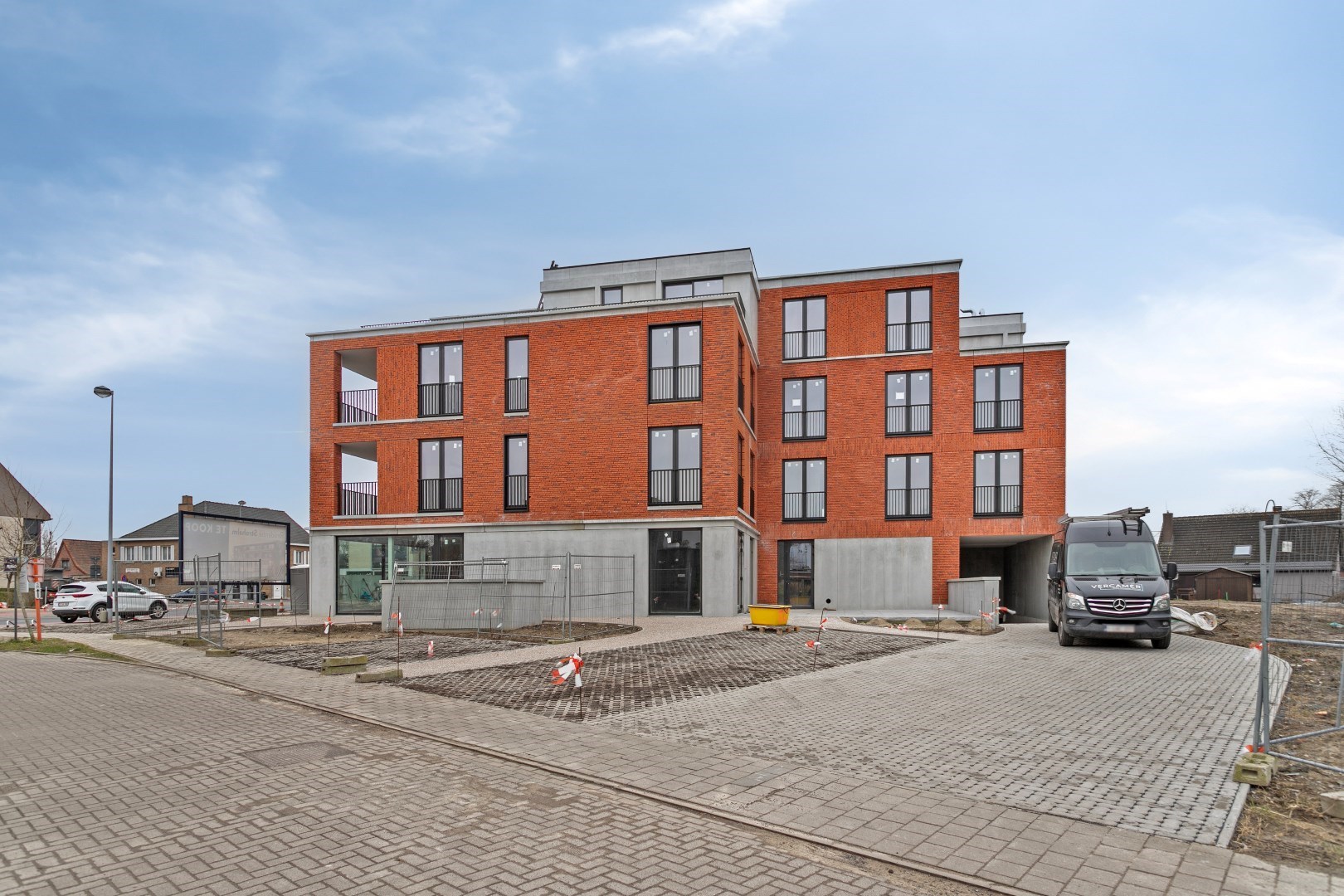 Nieuwbouwappartement met twee slaapkamers, terras en ondergrondse autostaanplaats te koop in Zulte 