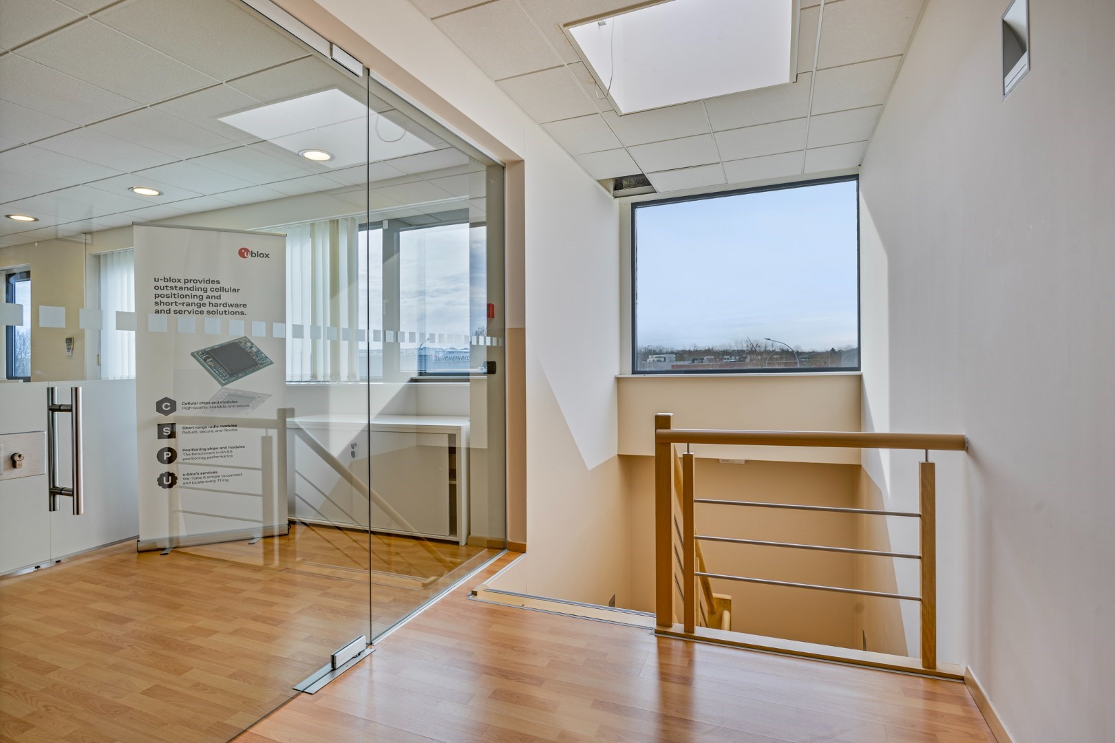Kantoor te koop in het industriepark te Haasrode/Heverlee met 14 parkings - opp. 626 m&#178; - verkoop van aandelen 