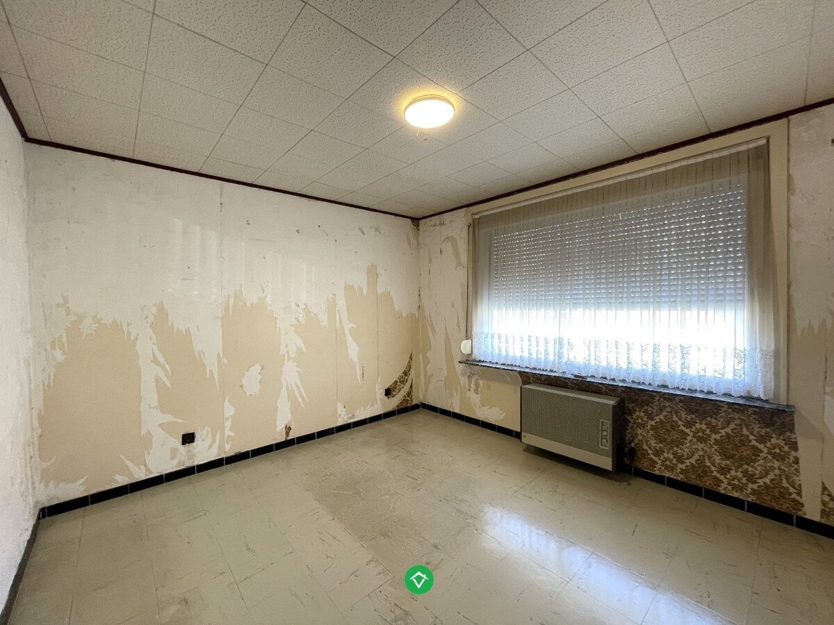 Stevige rijwoning met 3 slaapkamers met tuin en garage te Rumbeke 