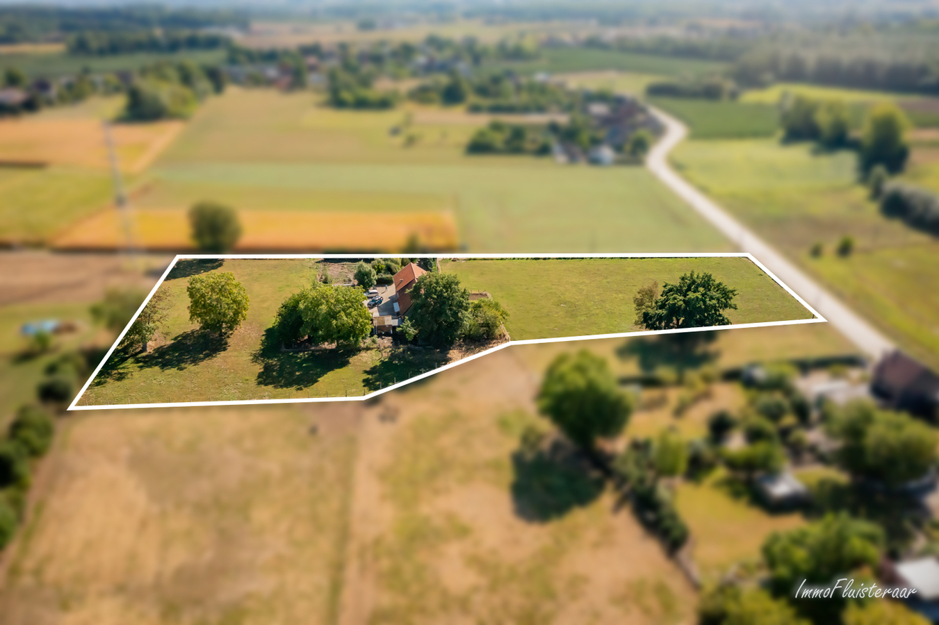 Te renoveren landelijke woning met aanhorigheden en weiland op ca. 1,2ha te Kersbeek-Miskom (Kortenaken; Vlaams-Brabant) 