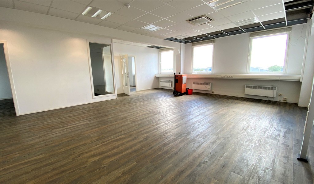 Magazijnen en kantoren te huur in Immogranit Building in Drongen