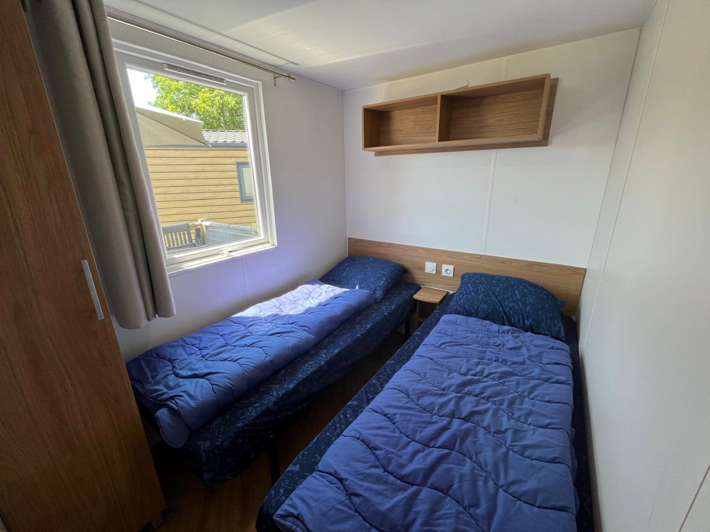 Zeer goed, vrijwel nieuw vakantie-chalet (Nr. Z32) aan de rand het Vakantiepark In de Bongerd te Oostkapelle, op loopafstand van het gezellige centrum van het dorp en natuurgebied de Manteling met aan 