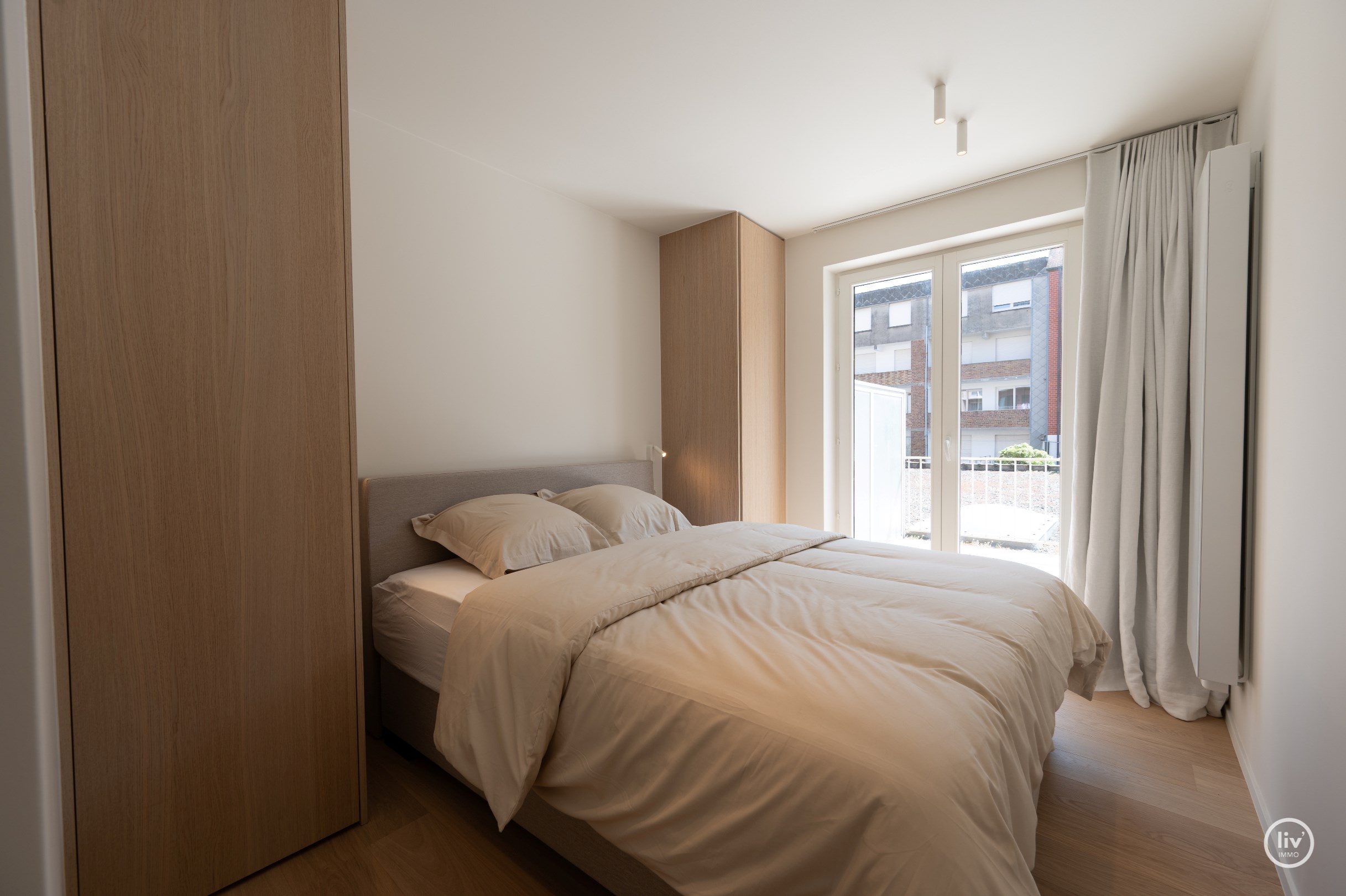 Gezellig gerenoveerd 3 slaapkamerappartement centraal gelegen op de P.Parmentierlaan te Knokke met ruim terras. 