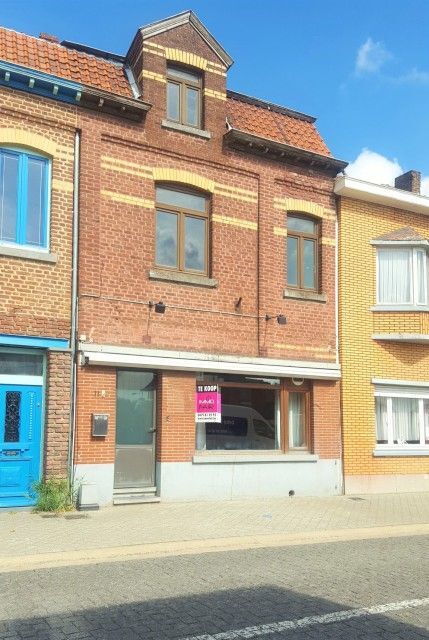 Ruime, te renoveren woning met 4 kamers 