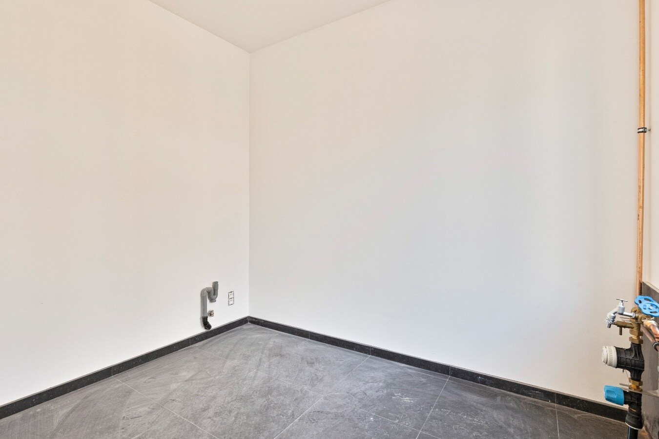 Prachtig gerenoveerde 4-slpk woning in het centrum van Stabroek! 