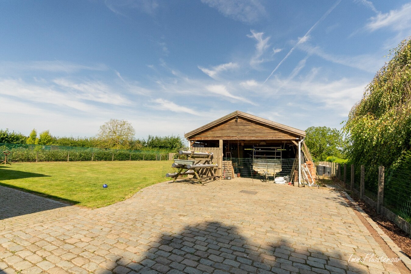 Instapklare landelijke villa op een ruim perceel van ca. 65a te Meensel-Kiezegem (Tielt-Winge). 