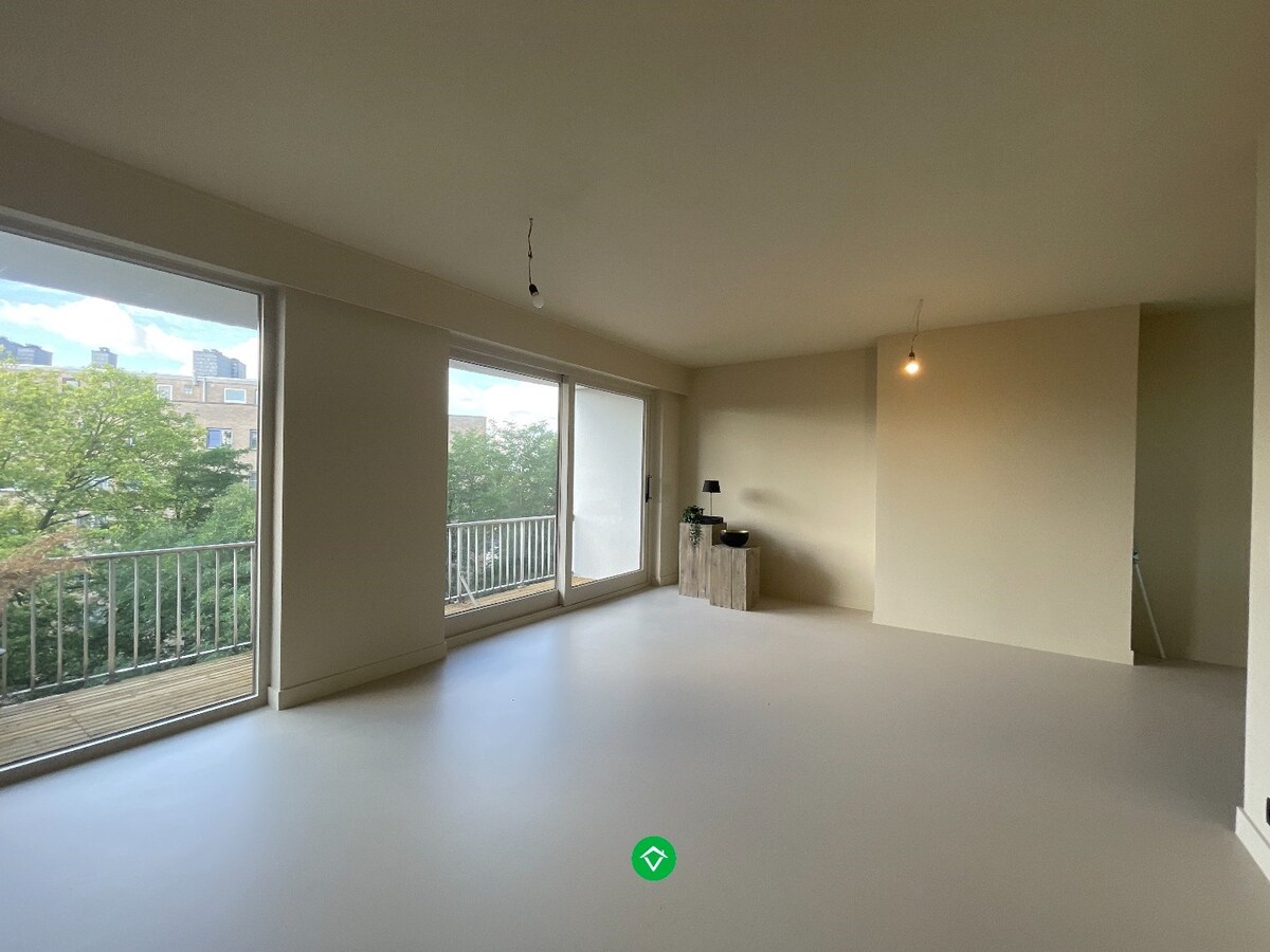 Prachtig ingericht appartement met 2 slaapkamers en terras te Roeselare 