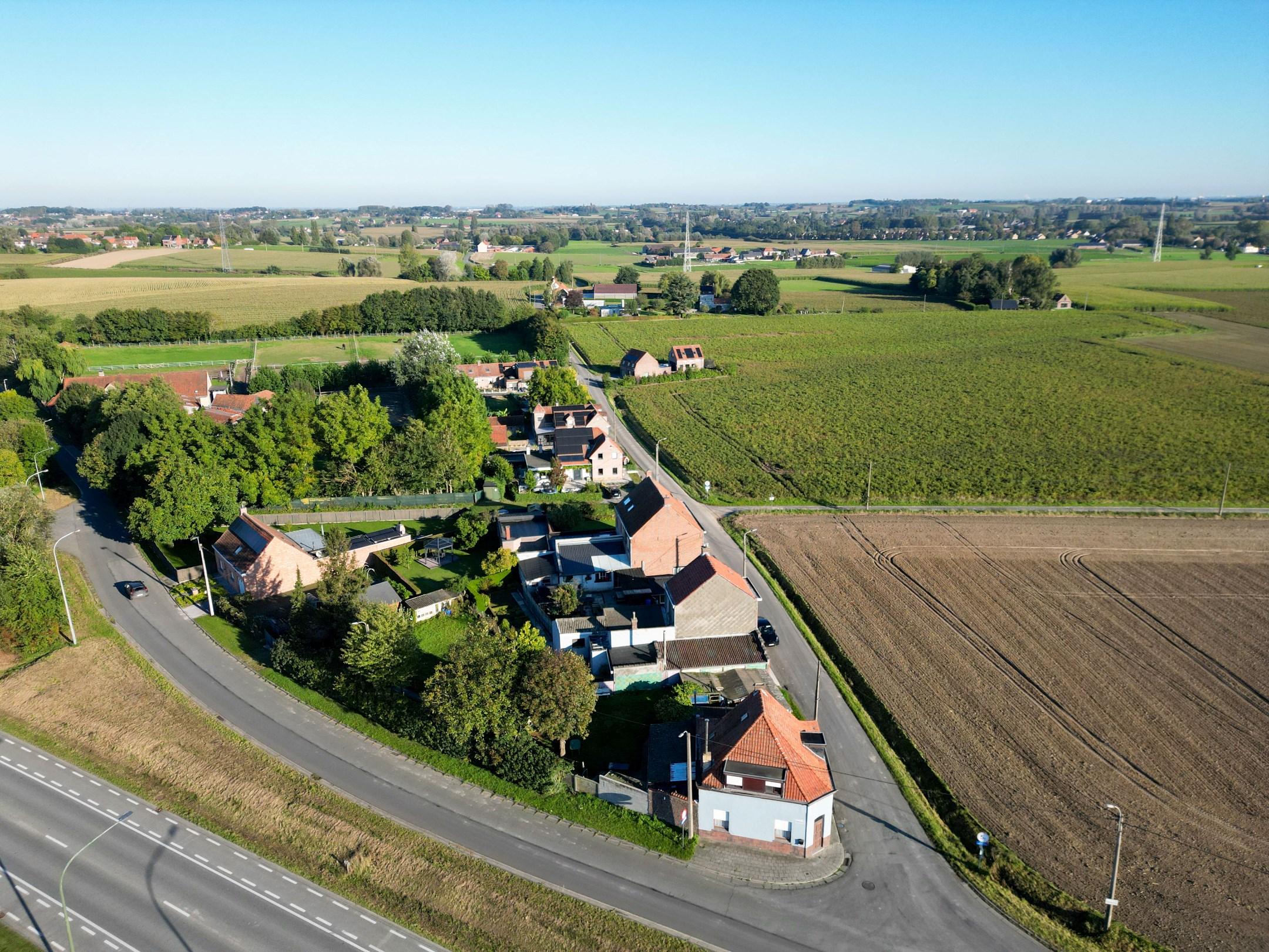 TE RENOVEREN HOEKWONING MET TUIN 