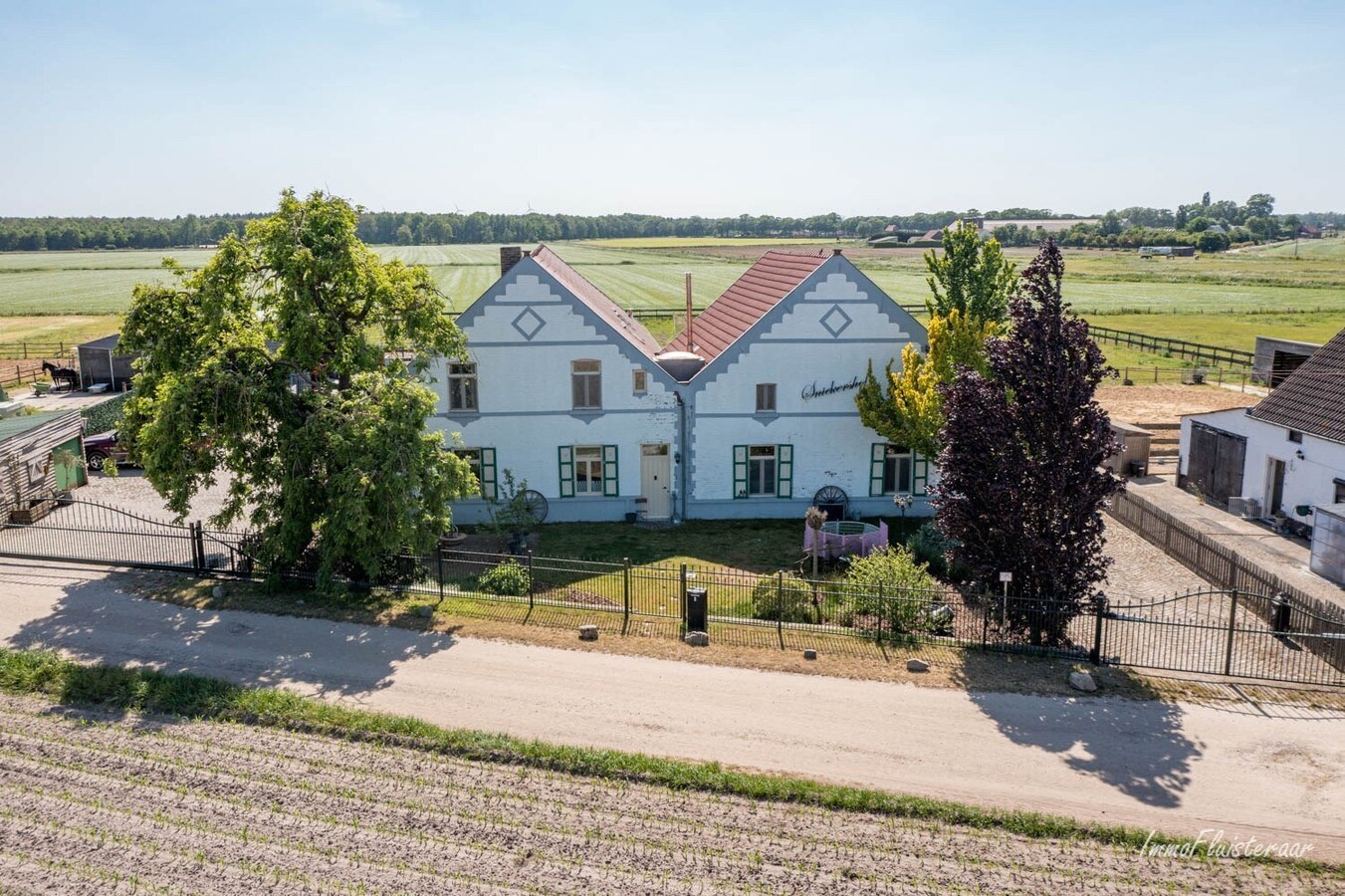 Charmante hoeve met b&amp;b/vakantiewoning en paardenstallen op ca. 67 are te Kinrooi 