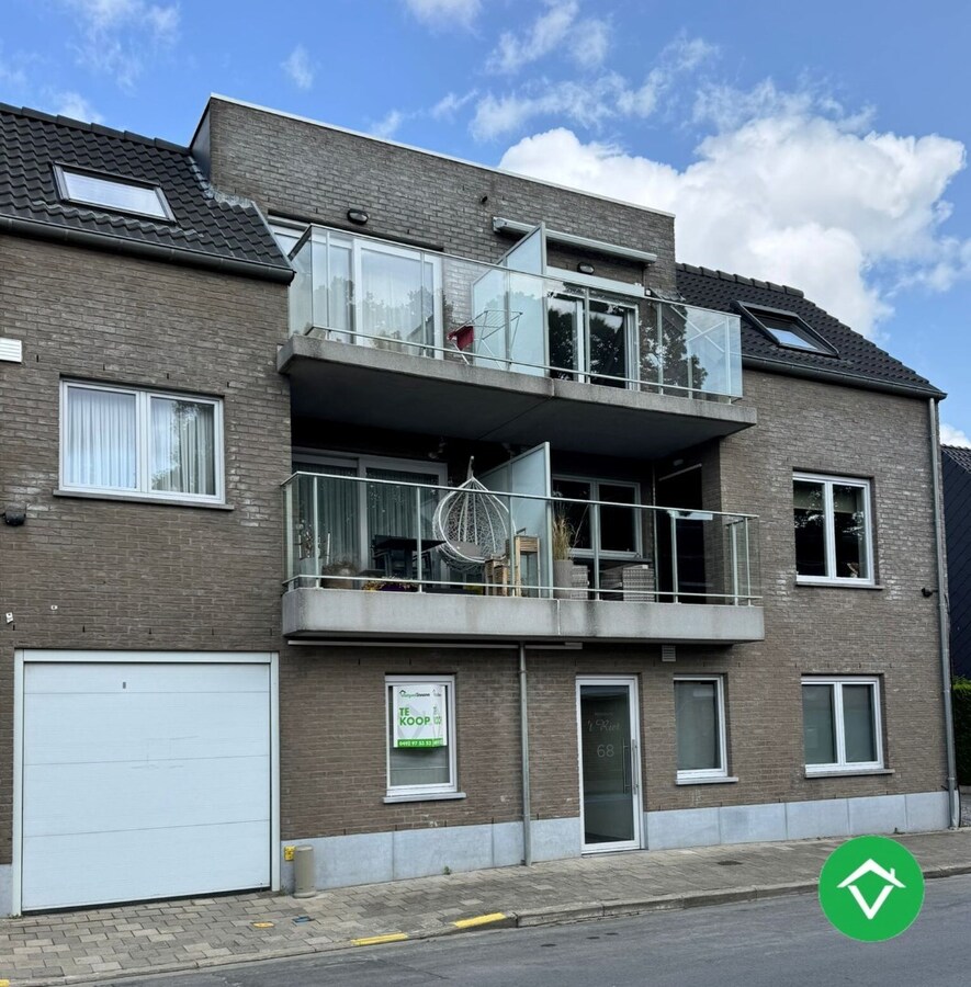 Gelijkvloers appartement op een centrale ligging met &#233;&#233;n slaapkamer, tuin en autostaanplaats te Roeselare 
