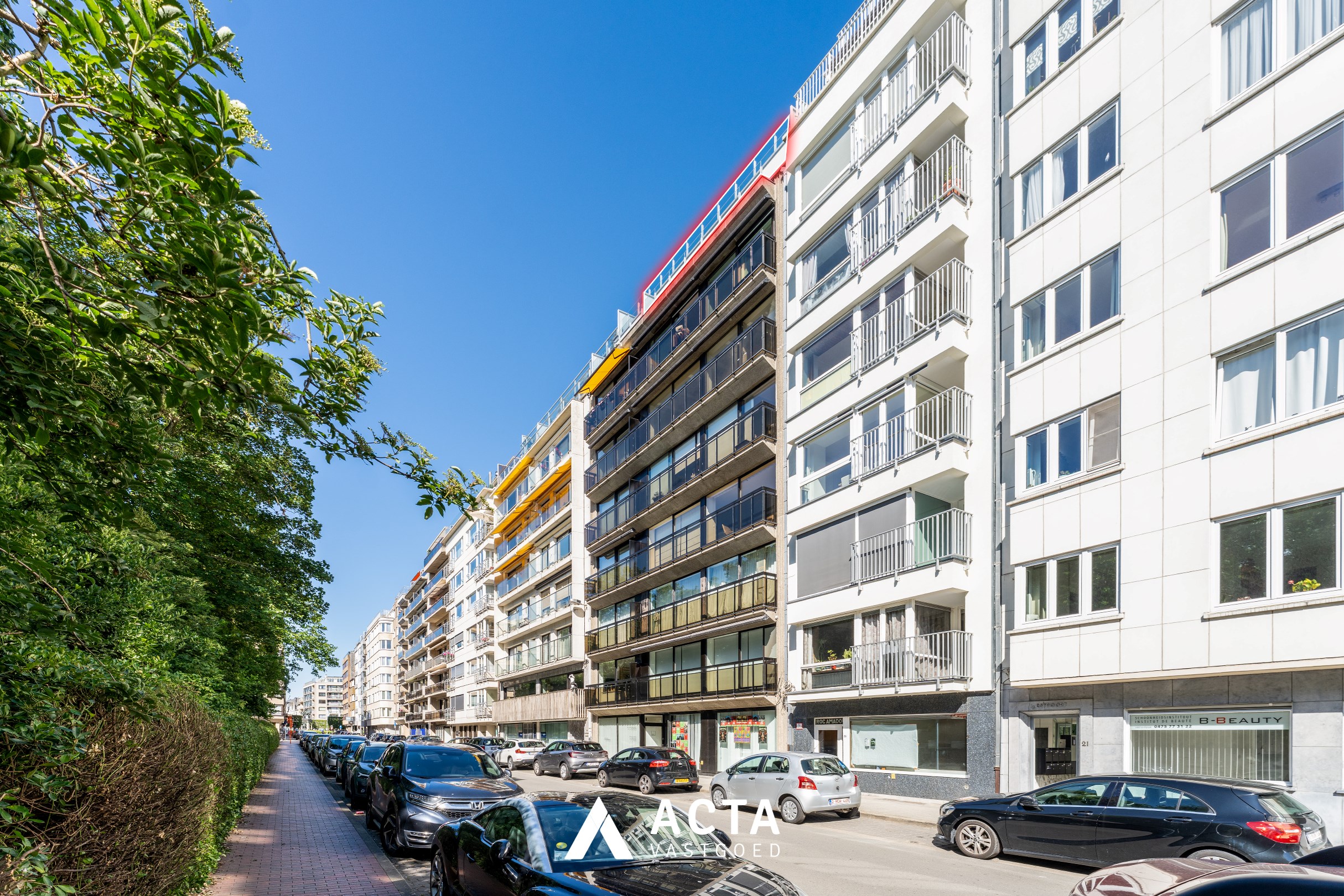 Gerenoveerde penthouse met drie slaapkamers aan het Leopoldpark 