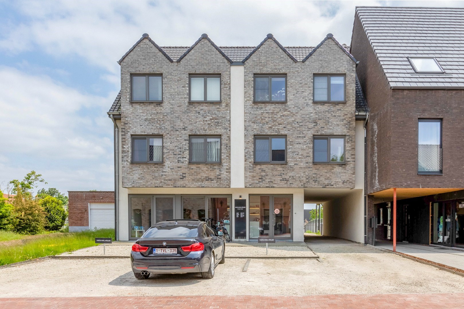 Lichtrijk gelijkvloers appartement met terras en tuin 