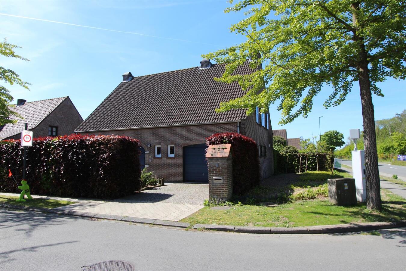 Alleenstaande woning met 4 slaapkamers te Ichtegem 