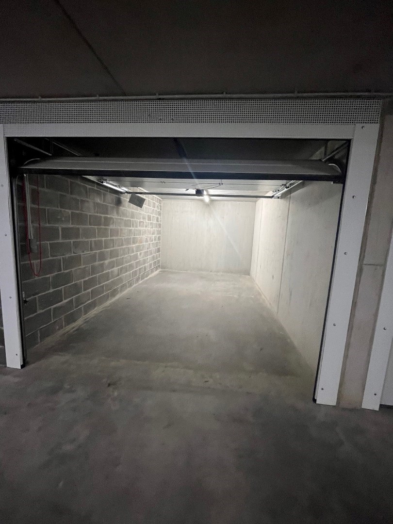 Vlot toegankelijke garagebox op niveau -1 in de Residentie Duinenwater. 