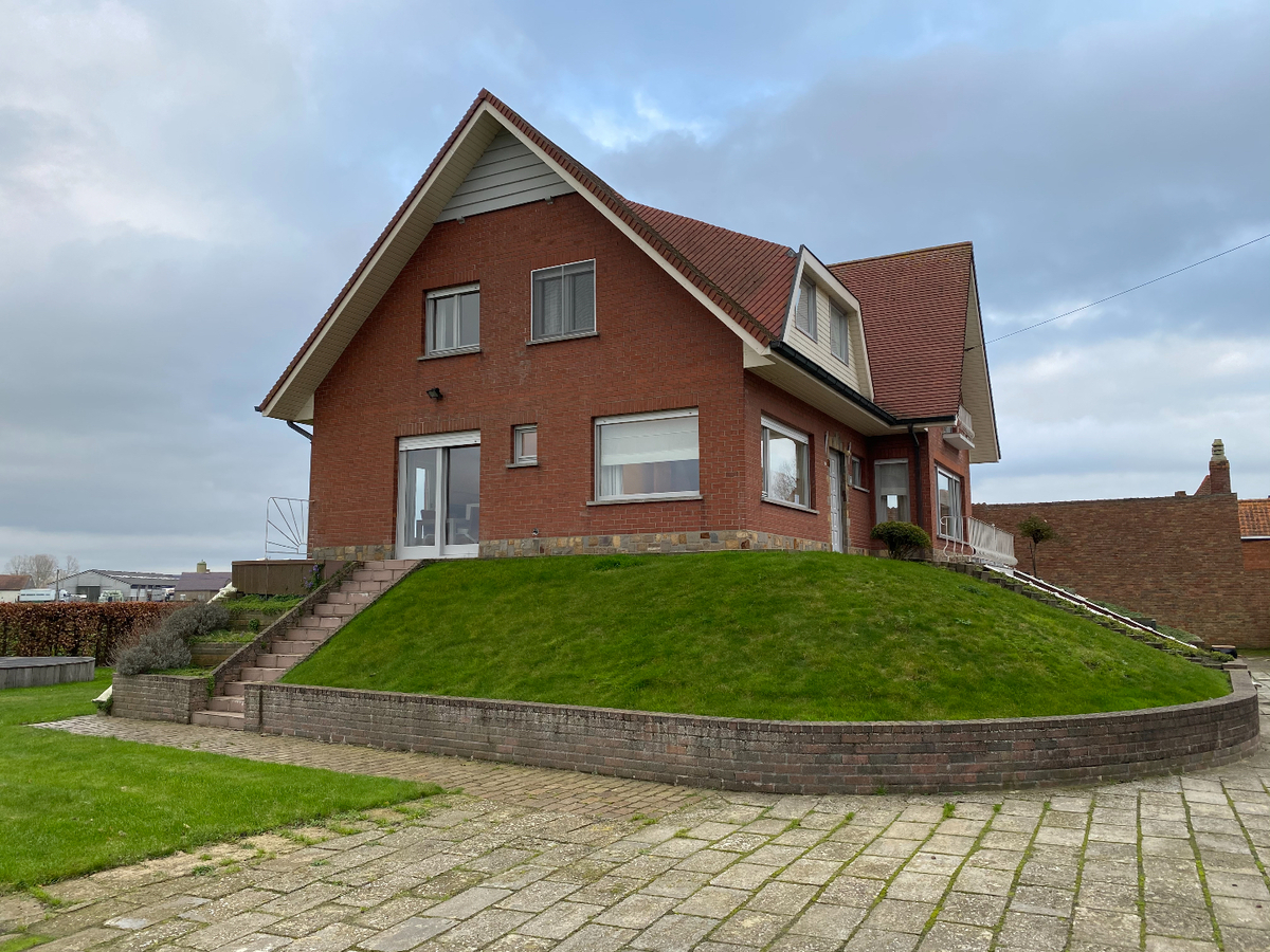 Alleenstaande woning met 4 slaapkamers te Leke 