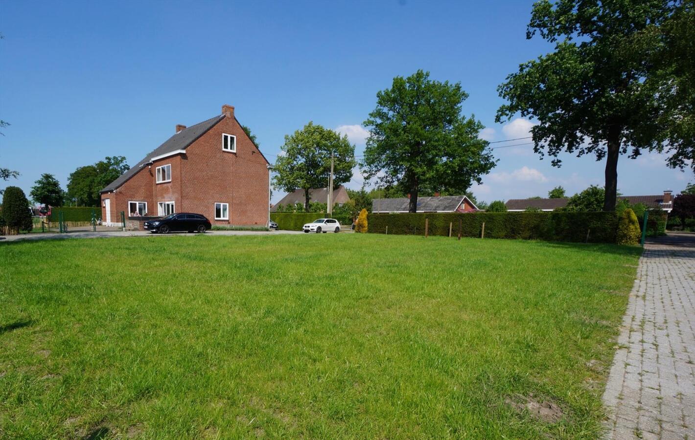 Landhuis met weide op ca. 6600 m2 te Rijkevorsel 