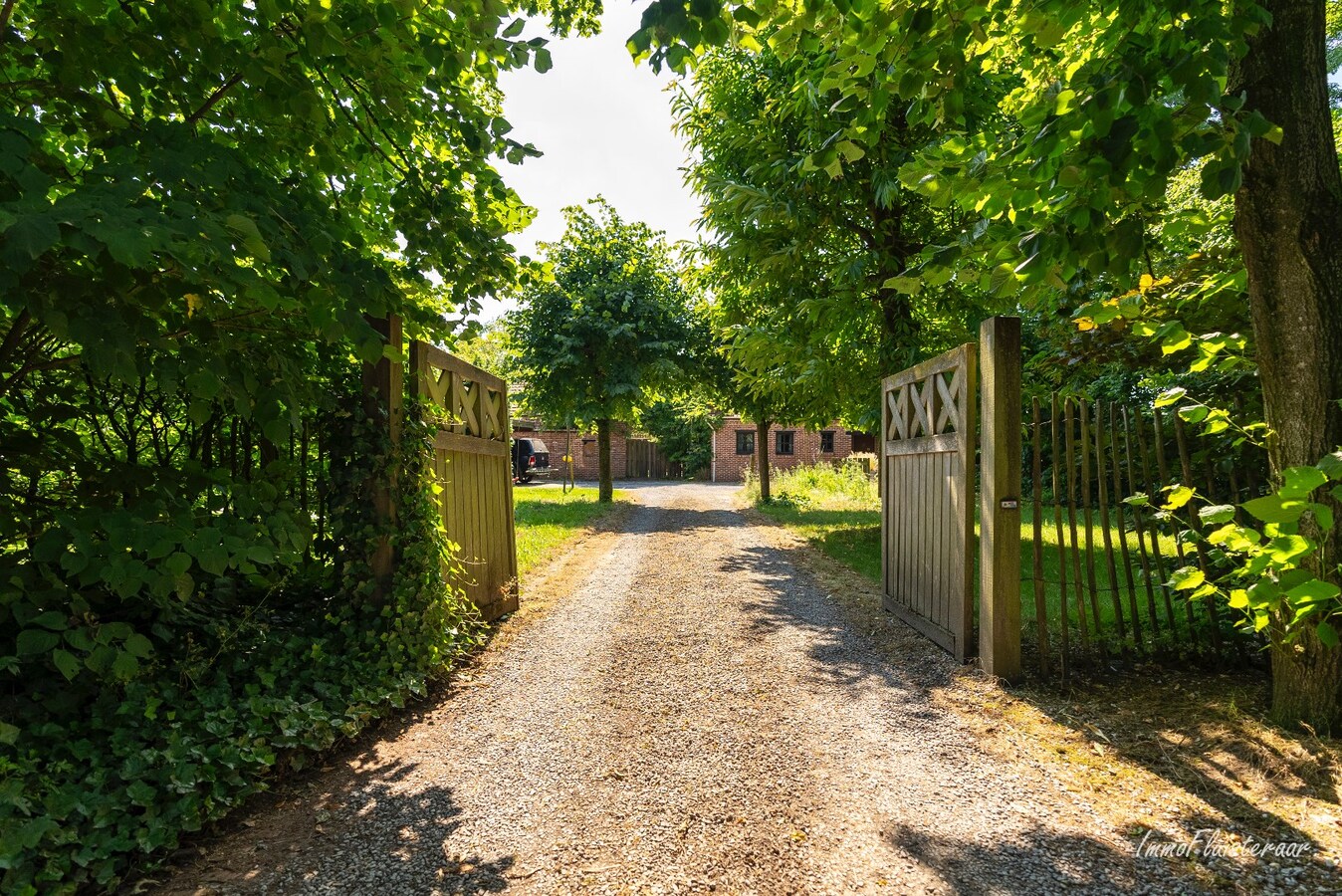 Prachtige hoeve met weilanden en stallen op ca. 2,1 ha te Kaulille (Bocholt) 