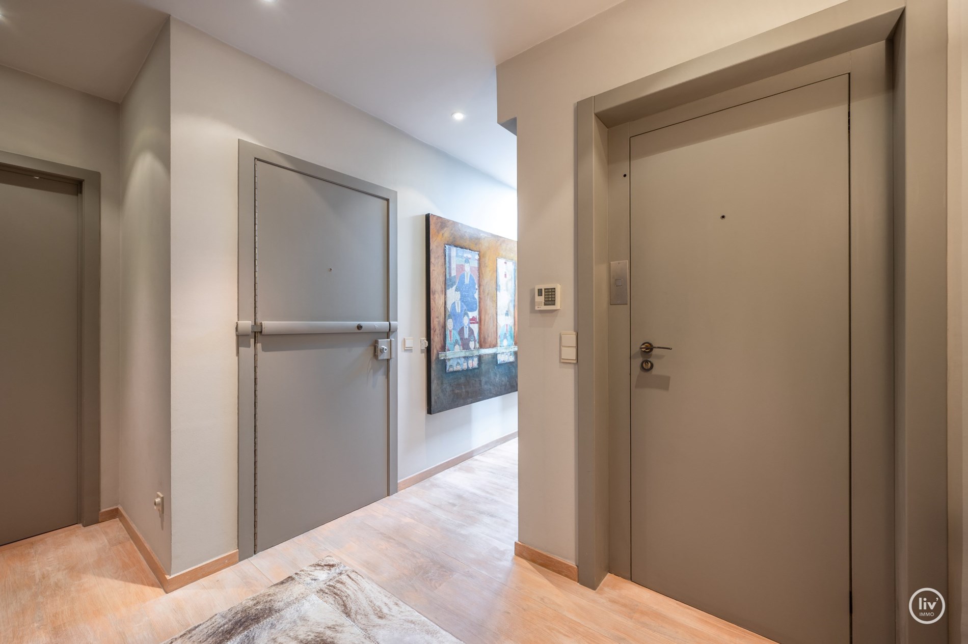 “Unieke Penthouse (1992) te koop op een toplocatie in Knokke –3 -kamerappartement met uitzonderlijke zonneterrassen van meer dan +/- 200m2 . 