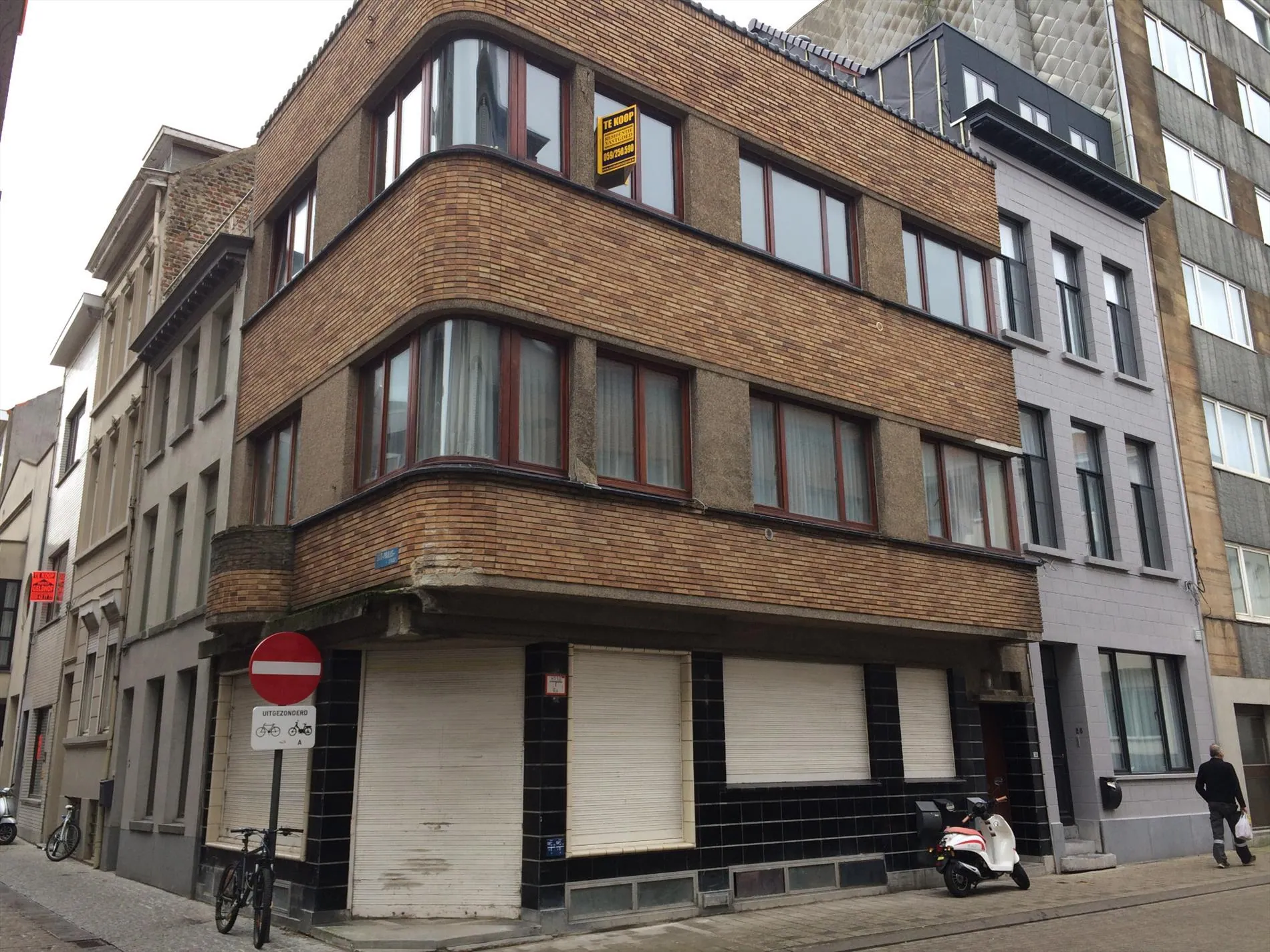 Opbrengsteigendom (Handel + 2 app) gelegen in hartje Oostende