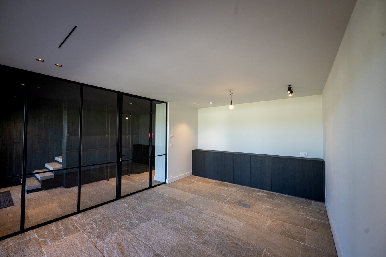 Exclusieve professionele hippische accommodatie (nieuwbouw) met villa op ca. 9 ha te Neerpelt 