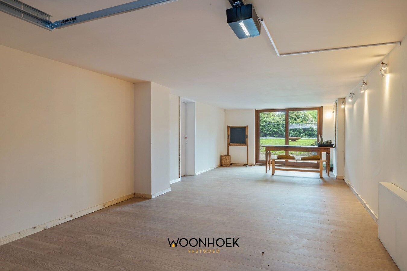 Uitstekend gelegen OB met inpandige garage en grote tuin in Moerbeke! 