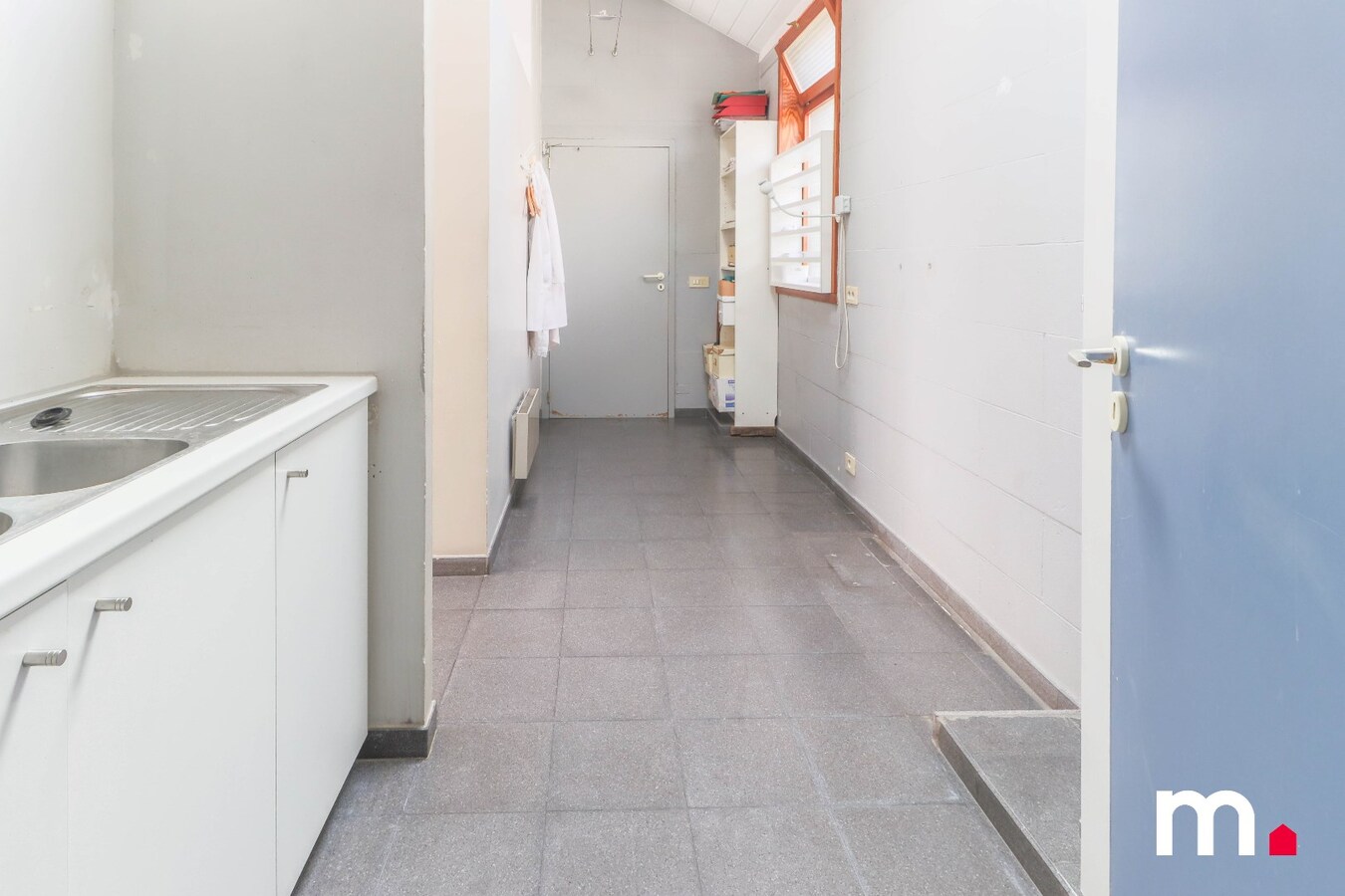 Topper te Heule! Praktijk met wachtzaal op commerci&#235;le ligging! 