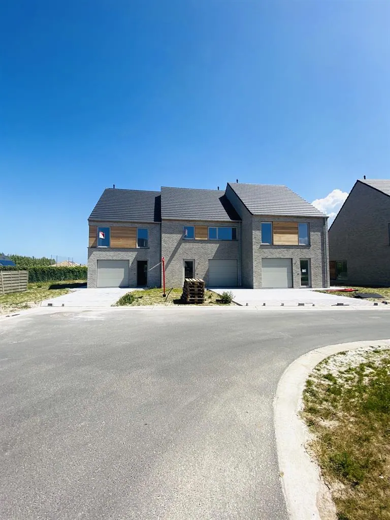 Prachtige ruime bestaande nieuwbouwwoning met ligging De Haan. 