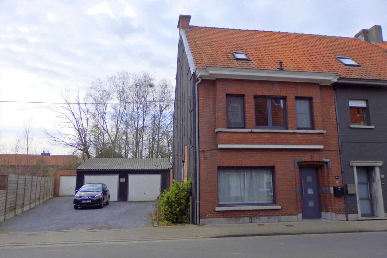 Woning + aanpalende bouwgrond in hartje Eeklo! 