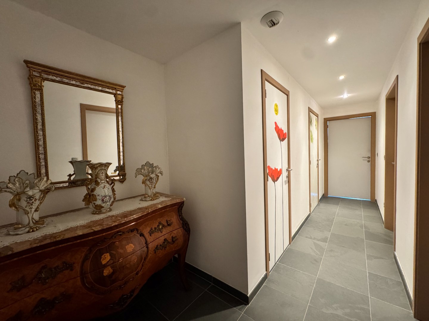 Ruim appartement met ondergrondse garage te koop in hartje Zulte 