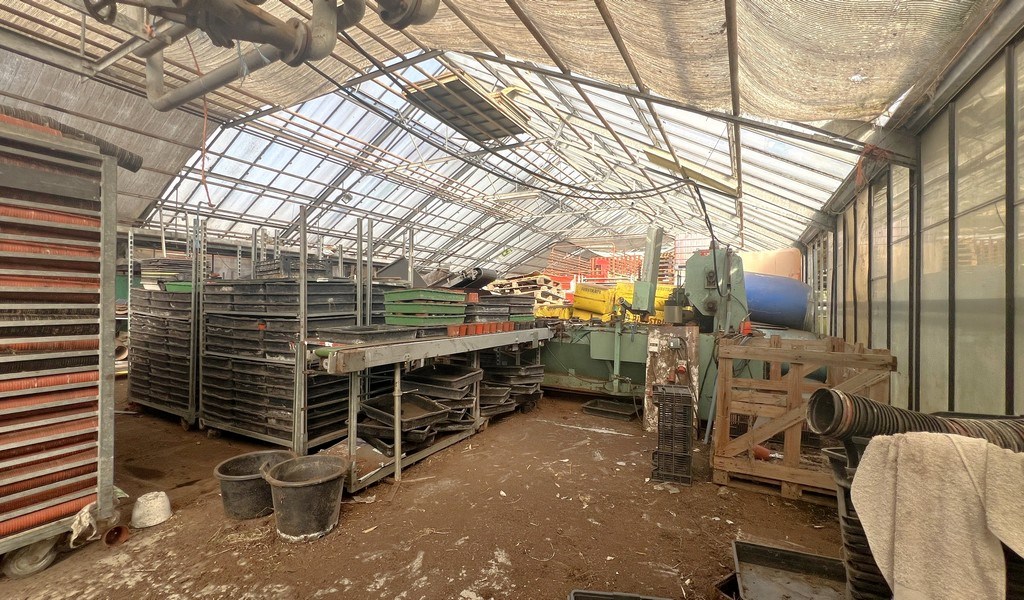 Agrarische grond met serres te koop in Merelbeke