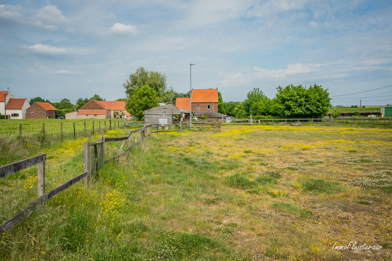 Te renoveren woning met aanhorigheden en weiland op ca. 80a te Kortenaken (Vlaams-Brabant) 