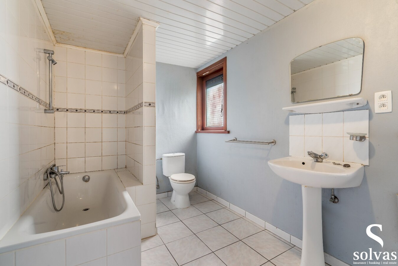 Te renoveren woning met 3 slaapkamers! 