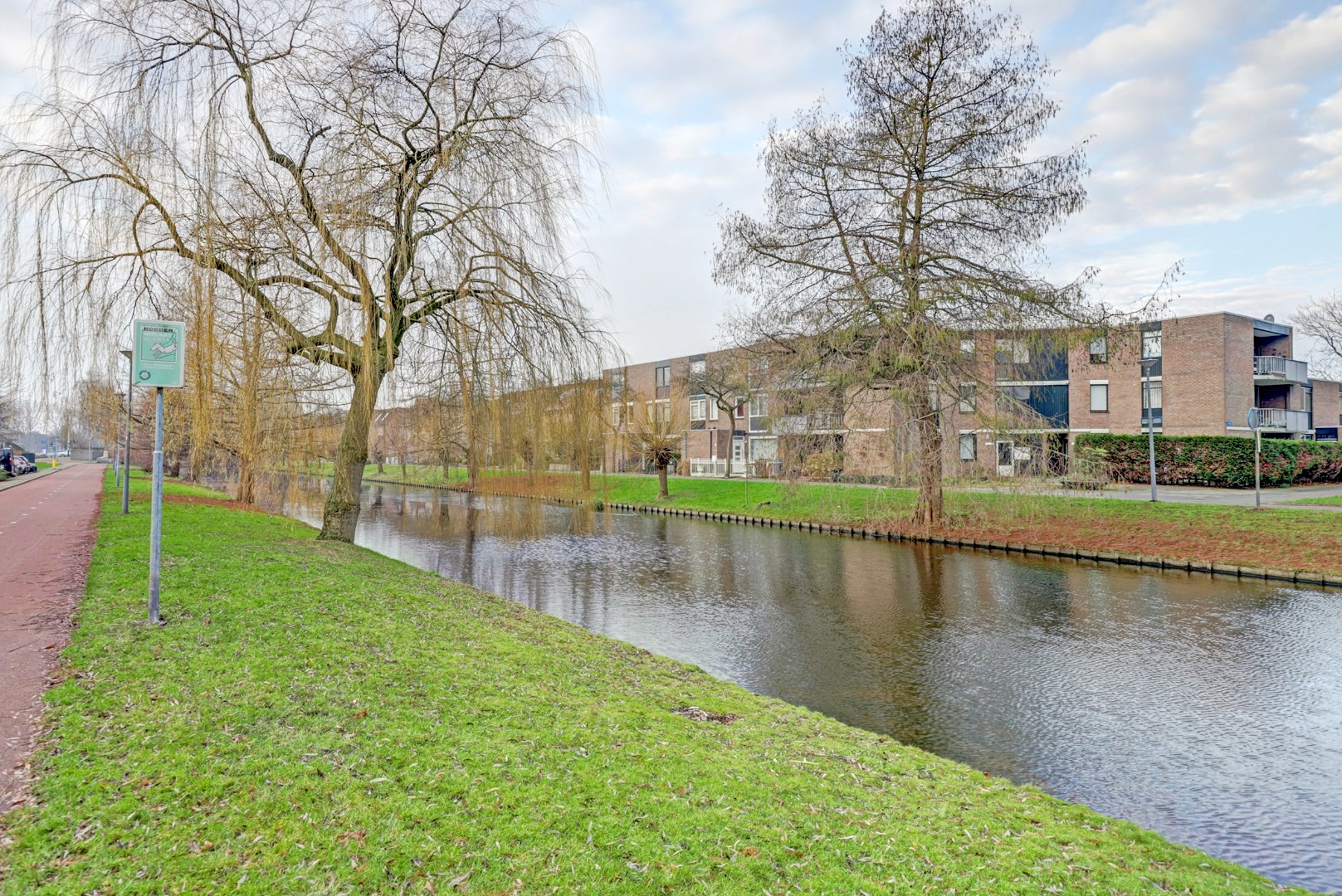 Deze 3 kamer maisonnette van 79 m2 woonplezier is zonder klussen te betrekken. 