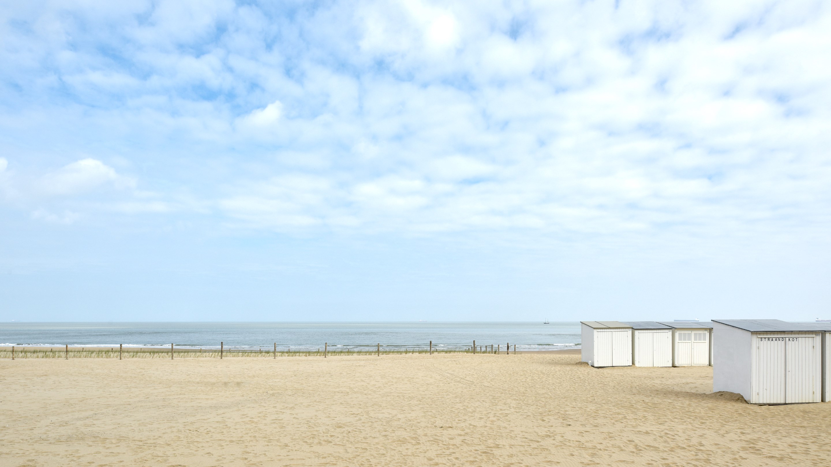 Mooi gerenoveerd 3 slaapkamer-appartement met zijdelings zeezicht vlakbij het Rubensplein te Knokke. 