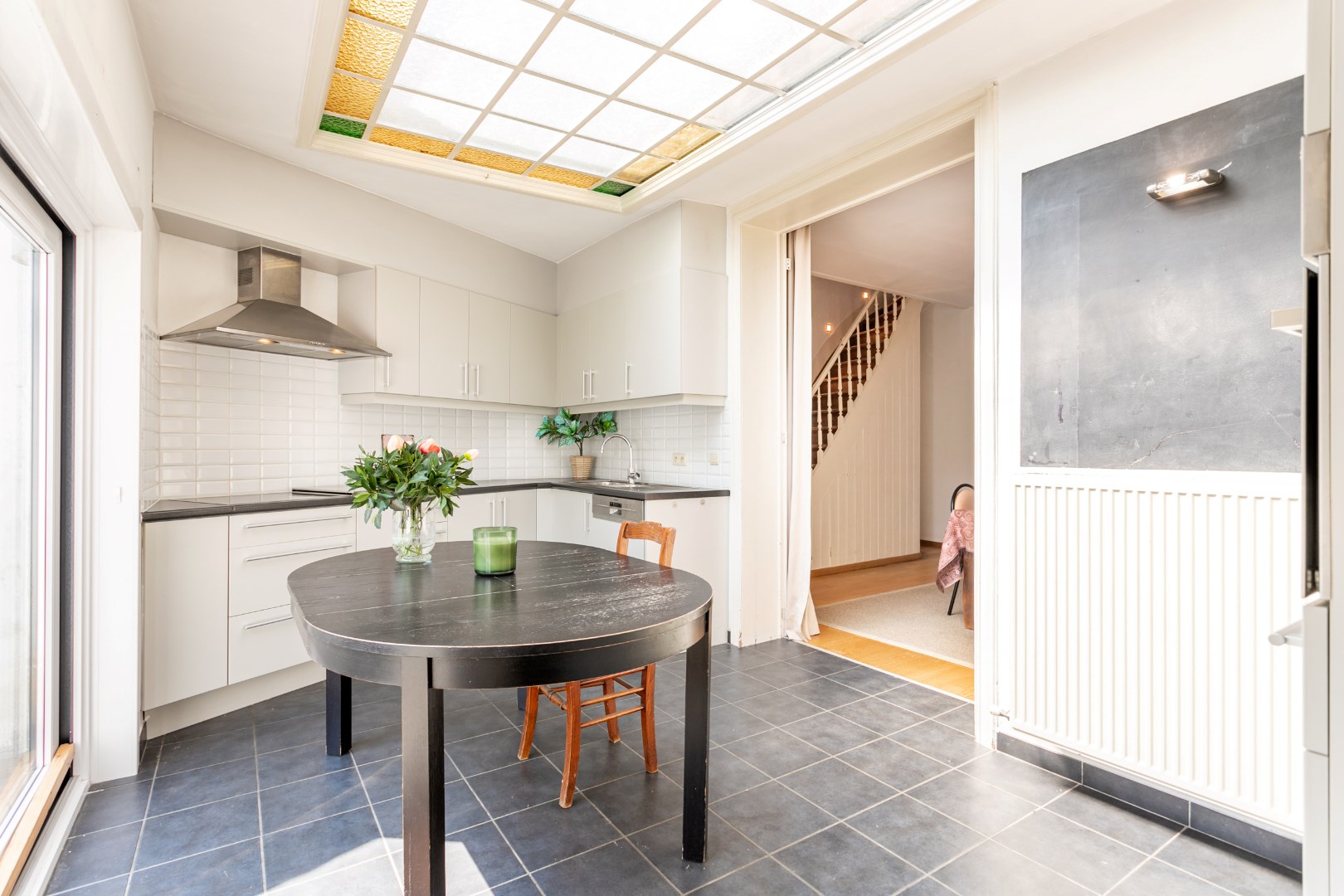 Instapklare woning met 3 slaapkamers, tuin en uitstekende ligging te Halle 