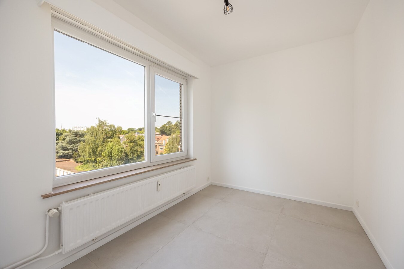 Gerenoveerd appt met 3 slpk en terras te Berchem! 