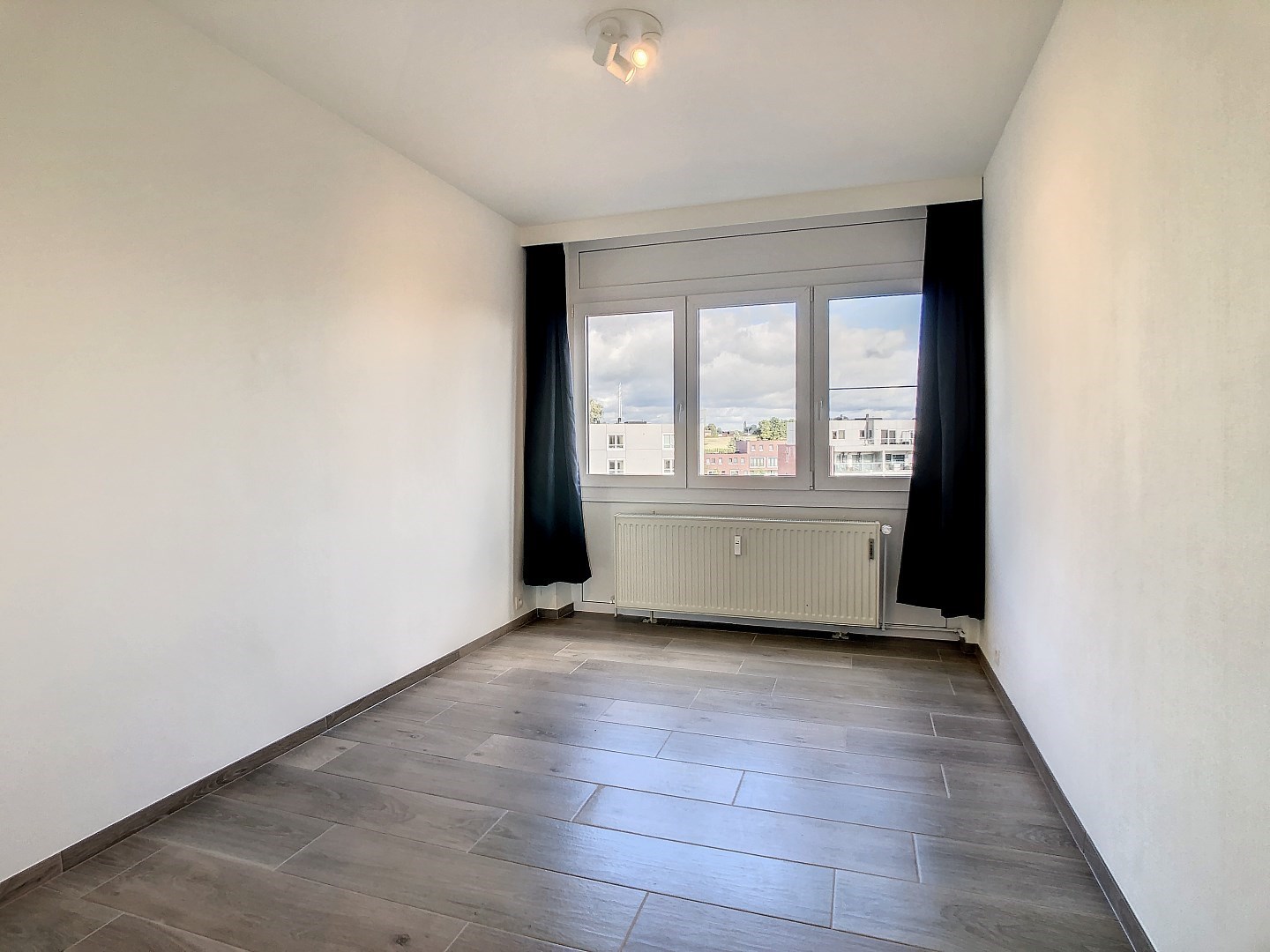 Gerenoveerd appartement met 2 slaapkamers en terras en garagebox - bewoonbare oppervlakte 78 m&#178; 