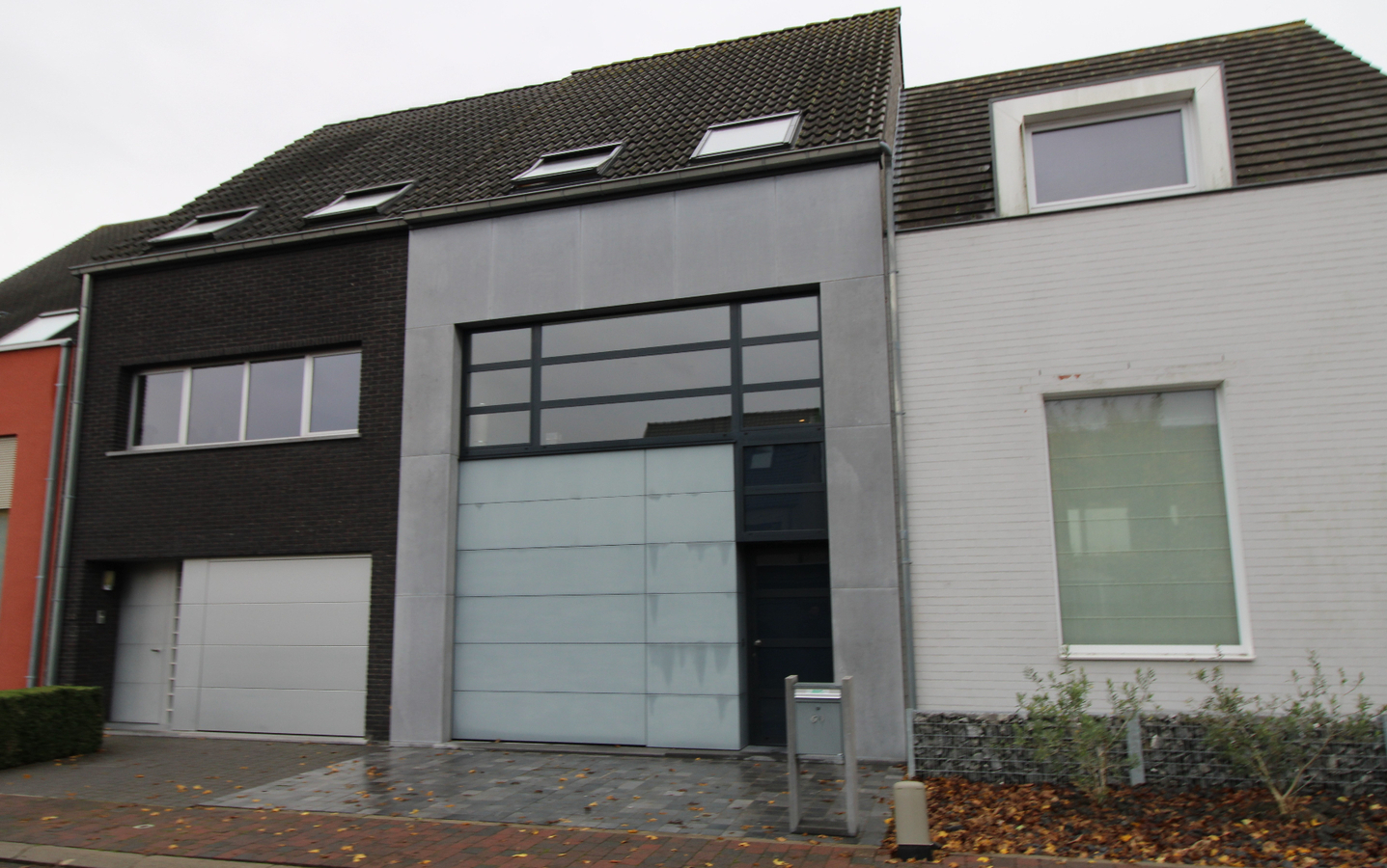 Instapklare en energiezuinige woning met 3 slaapkamers en rustgevende tuin te Roeselare 