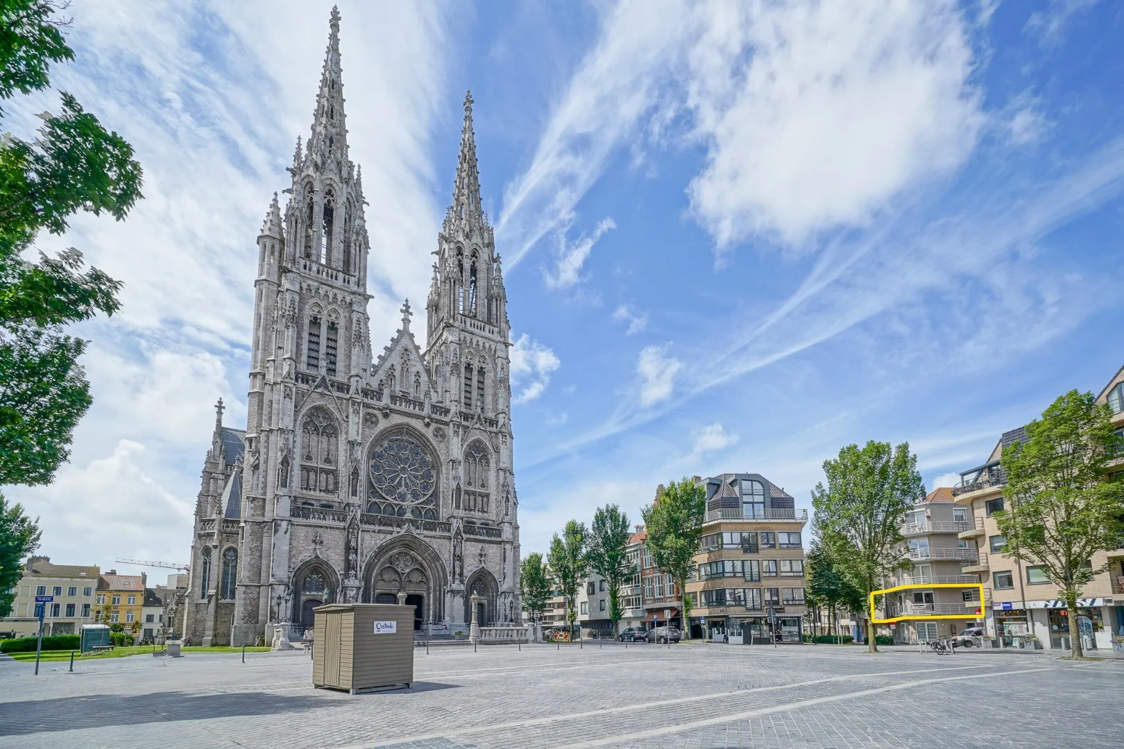 Prachtig gelegen 2-slaapkamerappartement aan het Sint-Petrus-en-Paulusplein